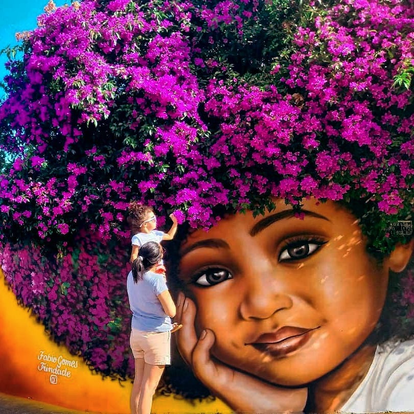 Brazilian street artist incorporates nature as 'natural hair' in ...